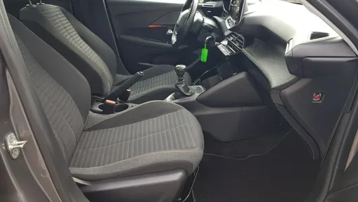 PEUGEOT 208 -