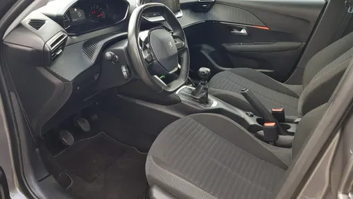 PEUGEOT 208 -
