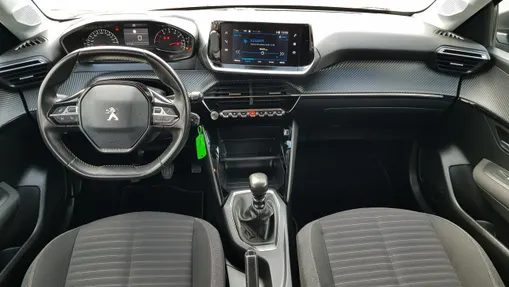 PEUGEOT 208 -