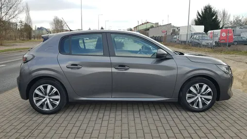 PEUGEOT 208 -