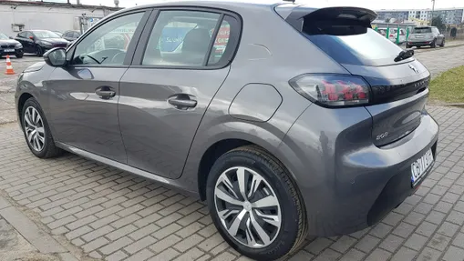 PEUGEOT 208 -