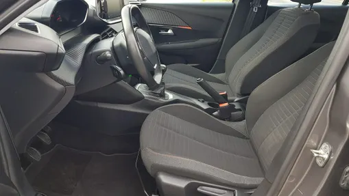 PEUGEOT 208 -