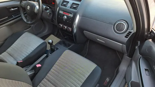 SUZUKI SX4 -