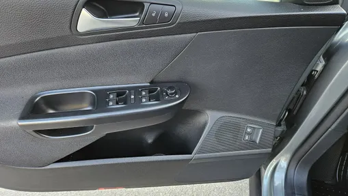 VOLKSWAGEN Passat -