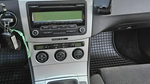 VOLKSWAGEN Passat -