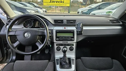 VOLKSWAGEN Passat -