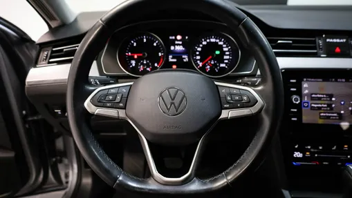 VOLKSWAGEN Passat -