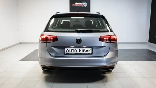 VOLKSWAGEN Passat -