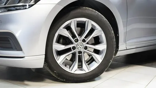 VOLKSWAGEN Passat -