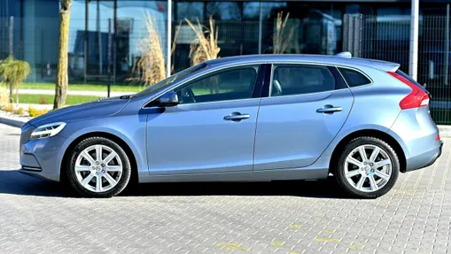 VOLVO V40 -