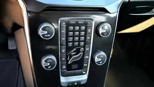 VOLVO V40 -