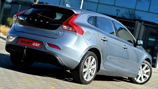 VOLVO V40 -