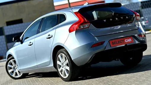 VOLVO V40 -