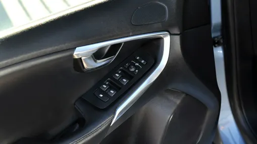 VOLVO V40 -