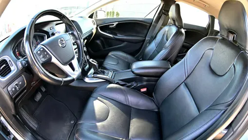 VOLVO V40 -
