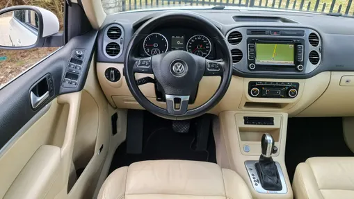 VOLKSWAGEN Tiguan -