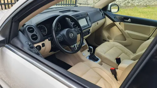 VOLKSWAGEN Tiguan -