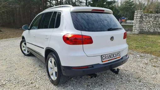 VOLKSWAGEN Tiguan -