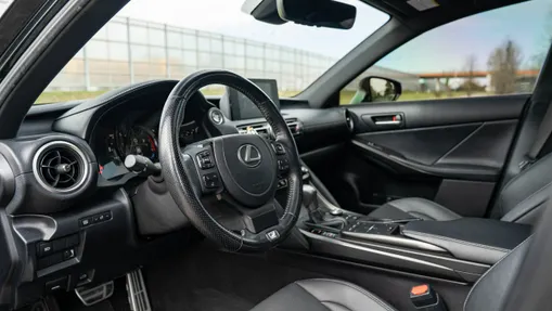 LEXUS IS -