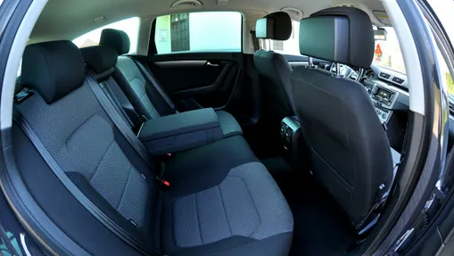 VOLKSWAGEN Passat -