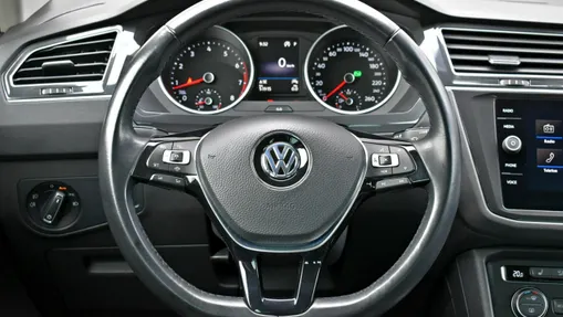 VOLKSWAGEN Tiguan -