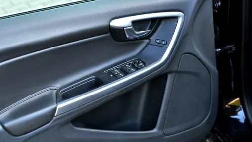 VOLVO V60 -