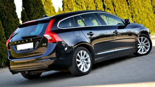 VOLVO V60 -