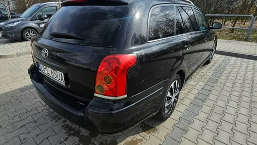 TOYOTA Avensis -
