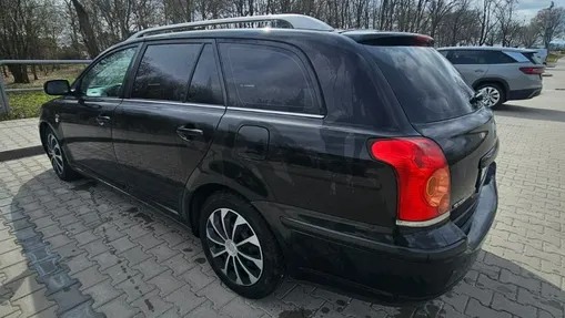 TOYOTA Avensis -