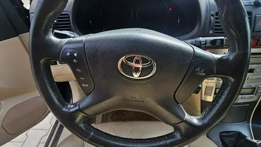 TOYOTA Avensis -