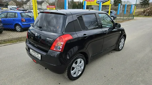 SUZUKI Swift -