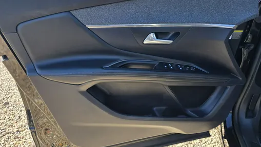 PEUGEOT 3008 -