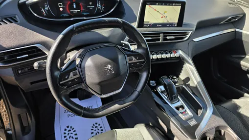 PEUGEOT 3008 -