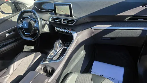PEUGEOT 3008 -