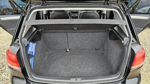 VOLKSWAGEN Golf -