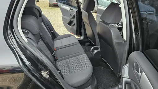 VOLKSWAGEN Golf -