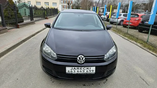 VOLKSWAGEN Golf -