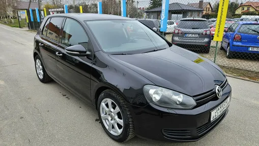 VOLKSWAGEN Golf -