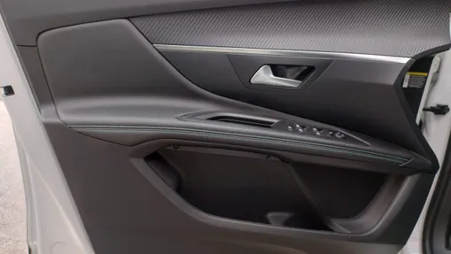 PEUGEOT 3008 -