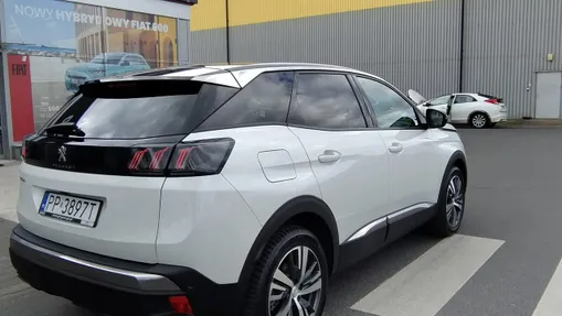PEUGEOT 3008 -