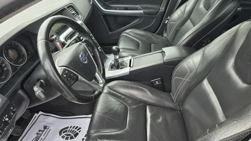 VOLVO V60 -