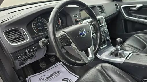 VOLVO V60 -