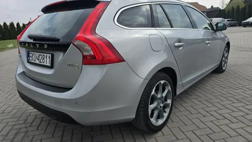 VOLVO V60 -