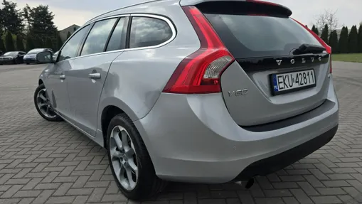VOLVO V60 -