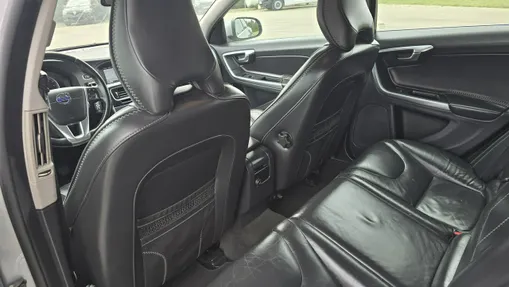 VOLVO V60 -