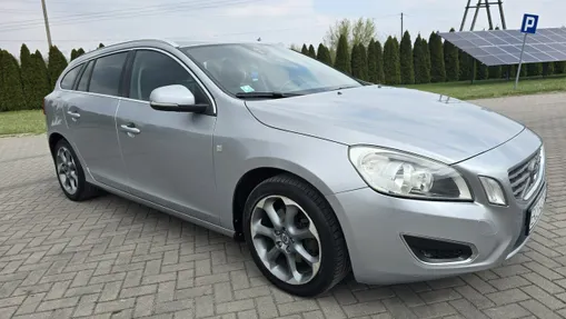 VOLVO V60 -