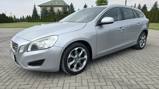 VOLVO V60 -