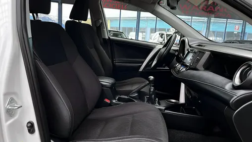 TOYOTA RAV4 -