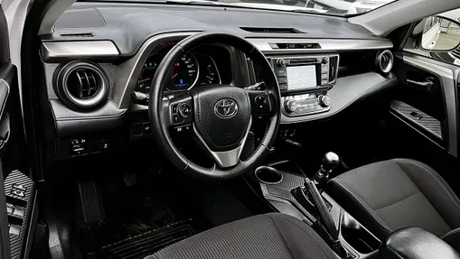 TOYOTA RAV4 -