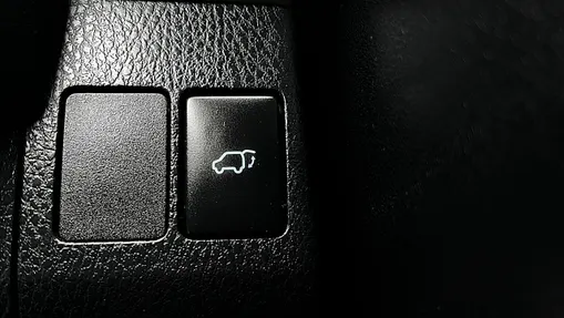 TOYOTA RAV4 -